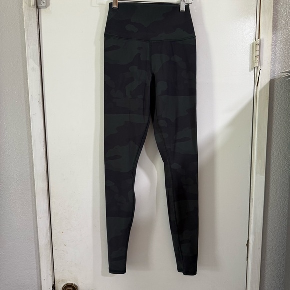 AloCamo High-Waisted Leggings - Picture 2 of 9